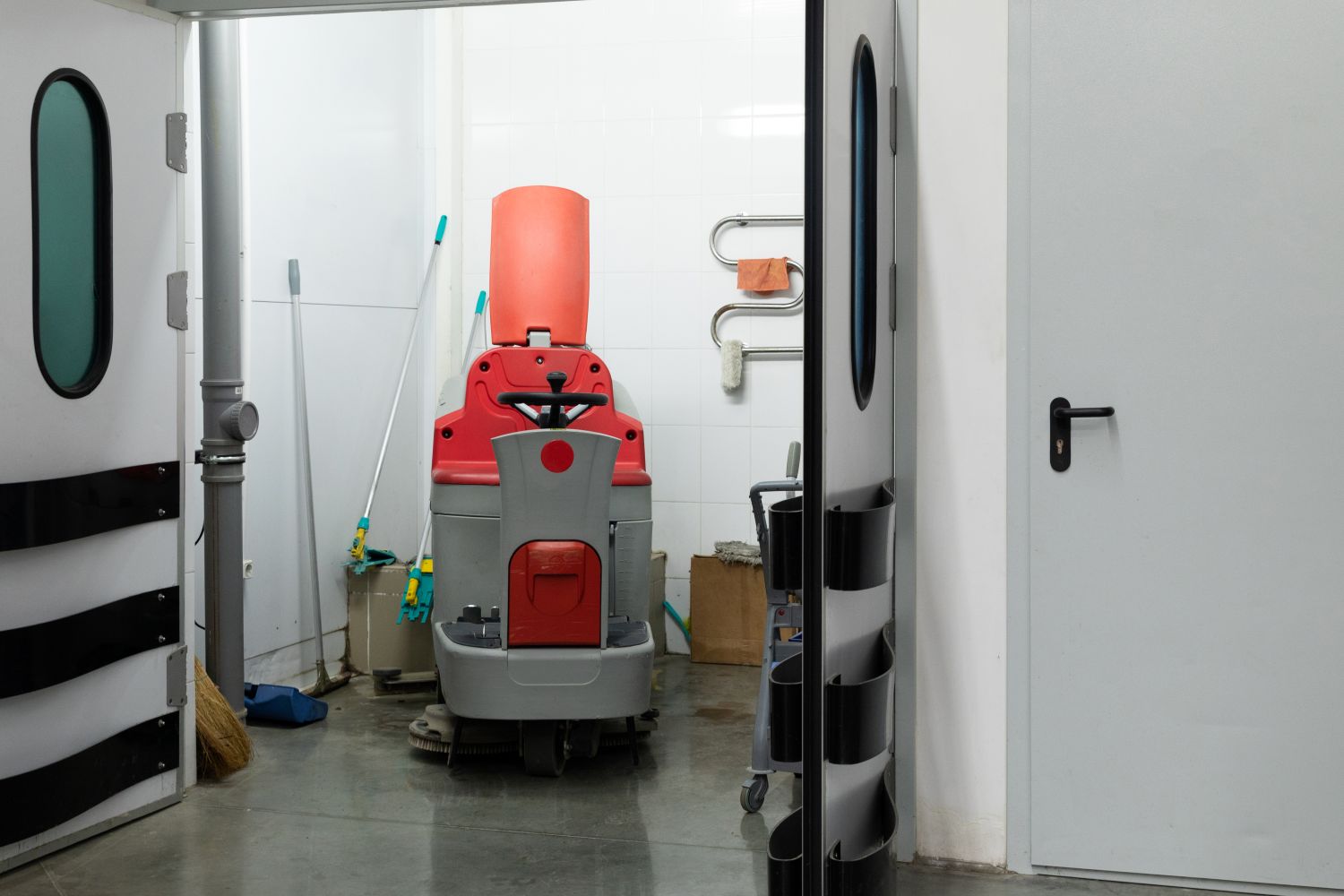 เครื่องขัด-ดูดกลับอัตโนมัติสำหรับโรงงาน